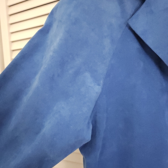 Vintage Women's Blue Suede Coat with Shoulder Pads - Picture 5 of 10